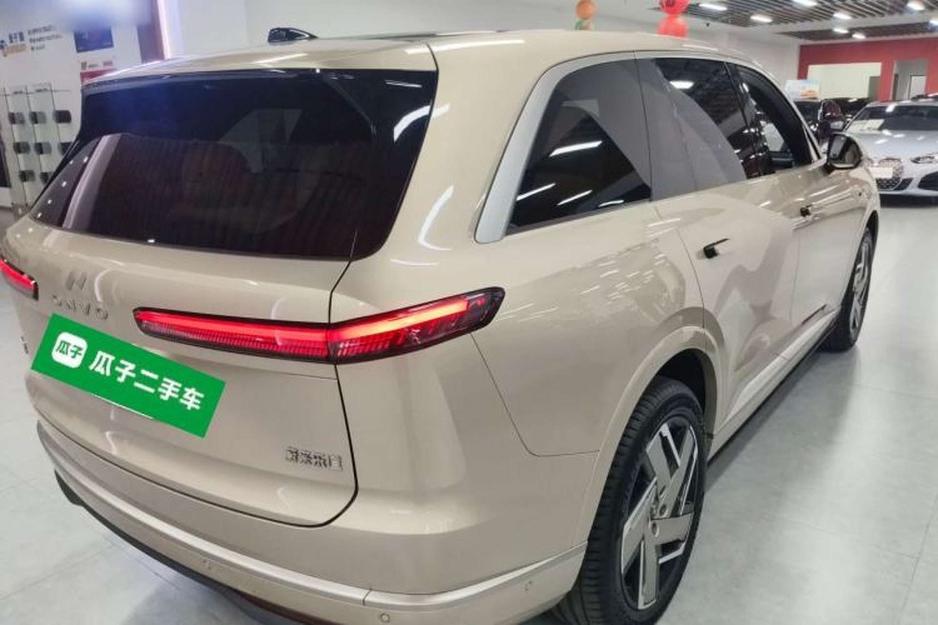 Used ONVO Luxeed L90 2025 Model—Ultra Six-Seater Version Rear Right 45 Deg