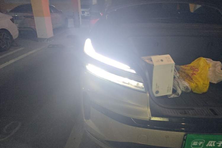 Used ONVO Luxeed L90 2025 Model Max Six-Seater 60-degree Battery Edition Right Front Headlight