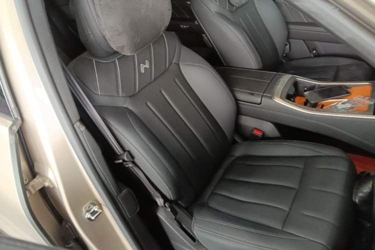 Used ONVO Luxeed L90 2025 Model—Pro Six-Seater Version Right Front Seat