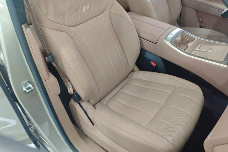 Used ONVO Luxeed L90 2025 Model—Max Six-Seater Version Right Front Seat