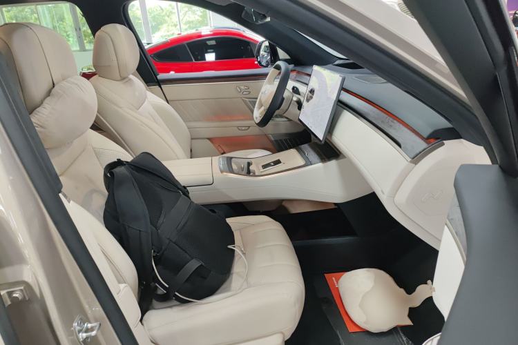 Used ONVO Luxeed L90 2025 Model—Ultra Six-Seater Version Right Front Seat