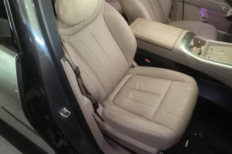 Used ONVO Luxeed L90 2025 Model—Max Six-Seater Version Right Front Seat