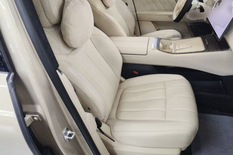 Used ONVO Luxeed L90 2025 Model—Ultra Six-Seater Version Right Front Seat