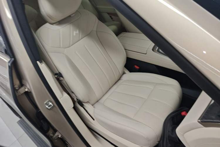 Used ONVO Luxeed L90 2025 Model—Ultra Six-Seater Version Right Front Seat