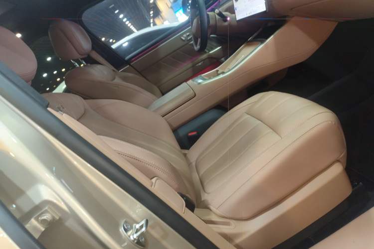 Used ONVO Luxeed L90 2025 Model—Max Six-Seater Version Right Front Seat