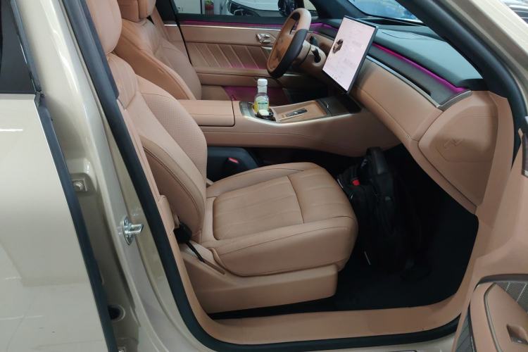 Used ONVO Luxeed L90 2025 Model—Max Six-Seater Version Right Front Seat
