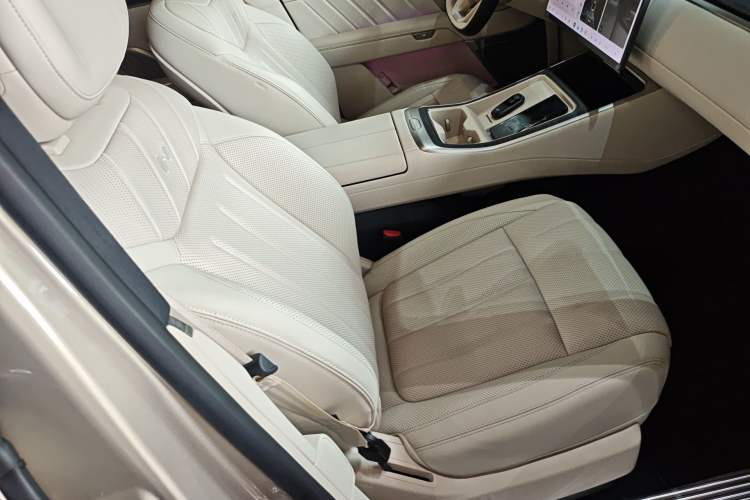 Used ONVO Luxeed L90 2025 Model—Pro Six-Seater Version Right Front Seat