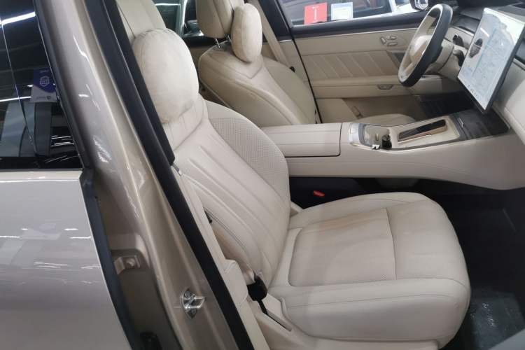 Used ONVO Luxeed L90 2025 Model—Max Six-Seater Version Right Front Seat