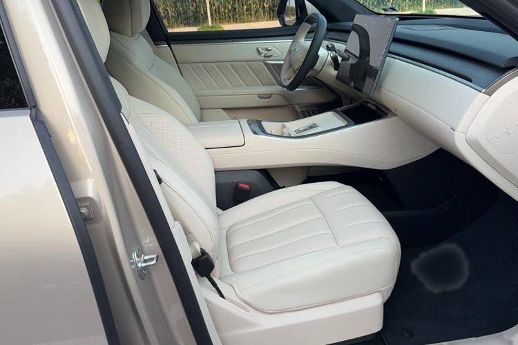 Used ONVO Luxeed L90 2025 Model—Max Six-Seater Version Right Front Seat