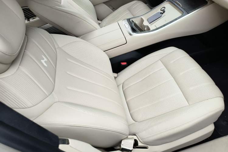 Used ONVO Luxeed L90 2025 Model—Ultra Six-Seater Version Right Front Seat