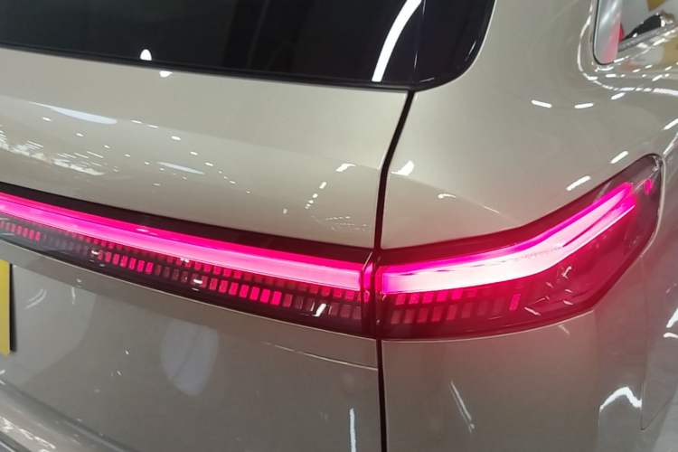 Used ONVO Luxeed L90 2025 Model—Max Seven-Seater Version Right Rear Taillight