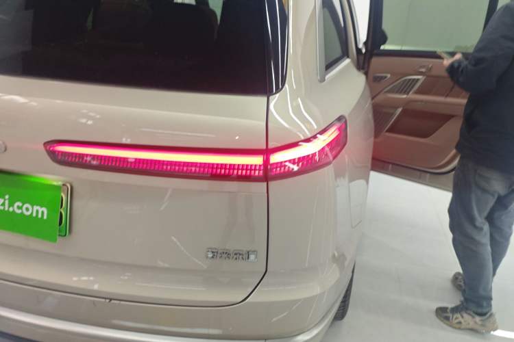 Used ONVO Luxeed L90 2025 Model—Max Six-Seater Version Right Rear Taillight