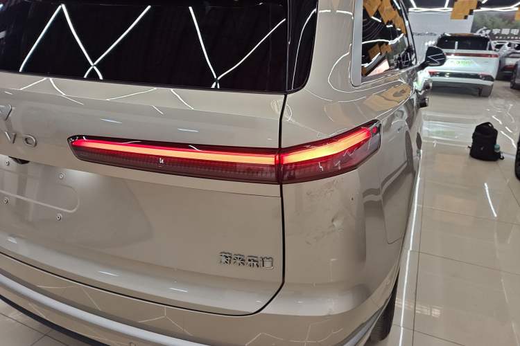 Used ONVO Luxeed L90 2025 Model—Max Six-Seater Version Right Rear Taillight
