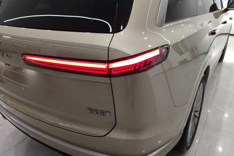 Used ONVO Luxeed L90 2025 Model—Max Six-Seater Version Right Rear Taillight
