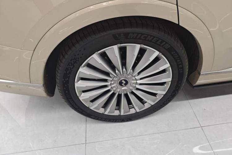 Used ONVO Luxeed L90 2025 Model—Max Six-Seater Version Right Rear Wheel Hub