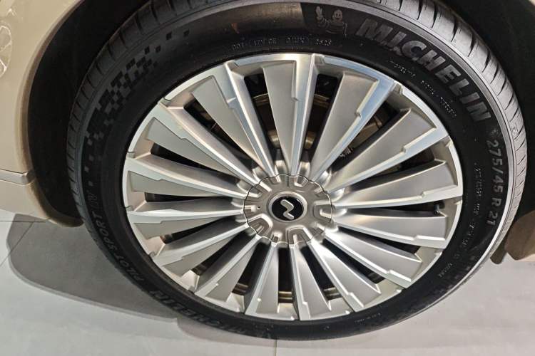 Used ONVO Luxeed L90 2025 Model—Pro Six-Seater Version Right Rear Wheel Hub