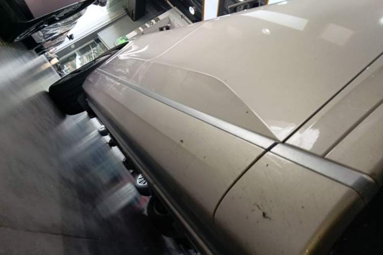 Used ONVO Luxeed L90 2025 Model—Pro Six-Seater Version Right Side Sill