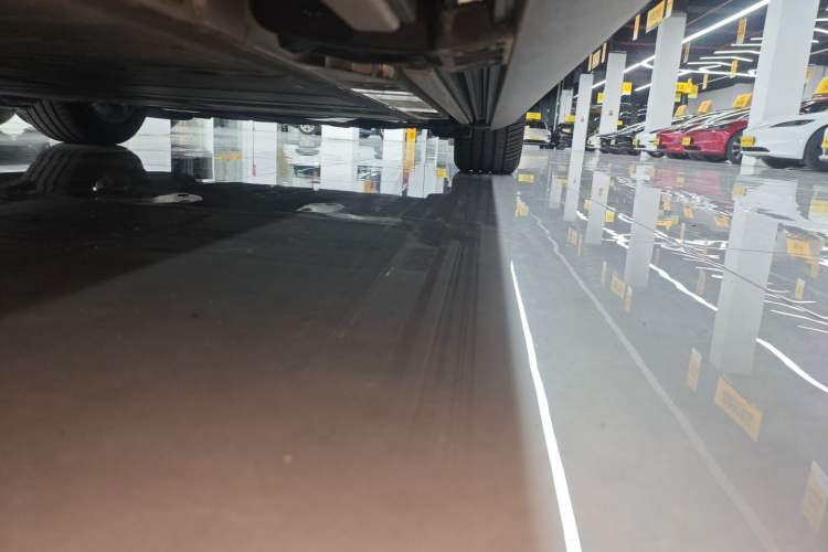 Used ONVO Luxeed L90 2025 Model—Max Six-Seater Version Right Side Sill