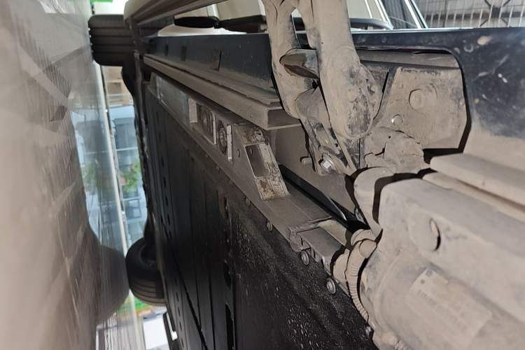 Used ONVO Luxeed L90 2025 Model—Max Six-Seater Version Right Side Sill