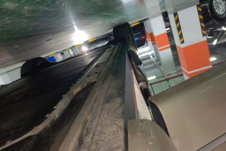 Used ONVO Luxeed L90 2025 Model—Pro Six-Seater Version Right Side Sill