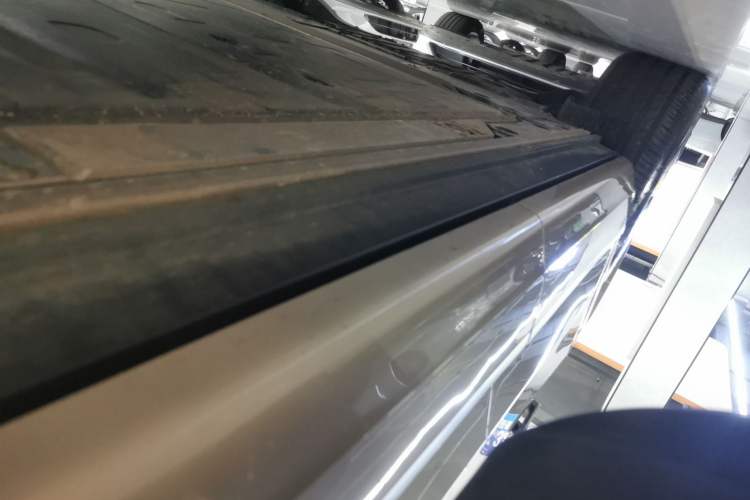 Used ONVO Luxeed L90 2025 Model—Max Six-Seater Version Right Side Sill