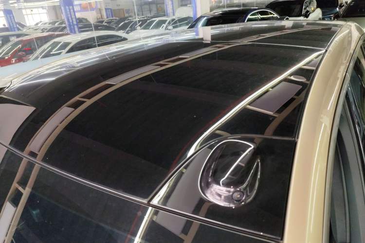 Used ONVO Luxeed L90 2025 Model—Ultra Six-Seater Version Roof