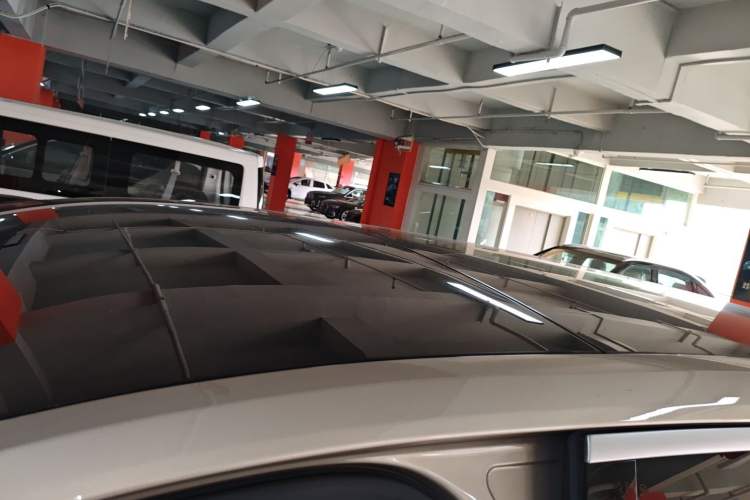 Used ONVO Luxeed L90 2025 Model—Ultra Six-Seater Version Roof
