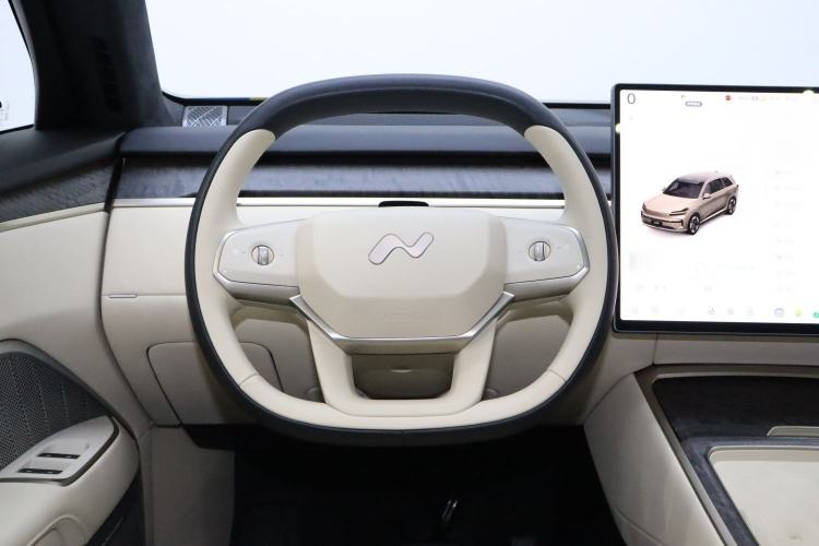 Used ONVO Luxeed L90 2025 Model—Max Seven-Seater Version Steering Wheel