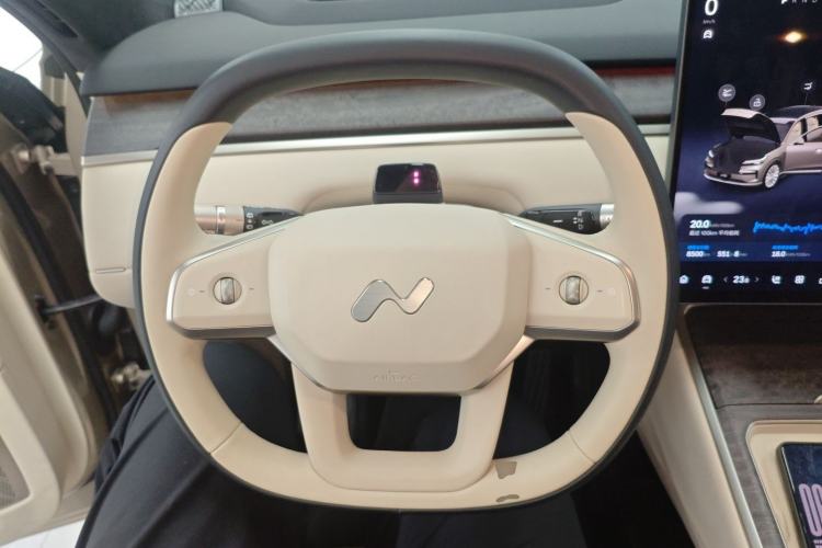 Used ONVO Luxeed L90 2025 Model—Max Six-Seater Version Steering Wheel