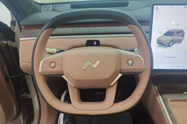 Used ONVO Luxeed L90 2025 Model—Max Six-Seater Version Steering Wheel