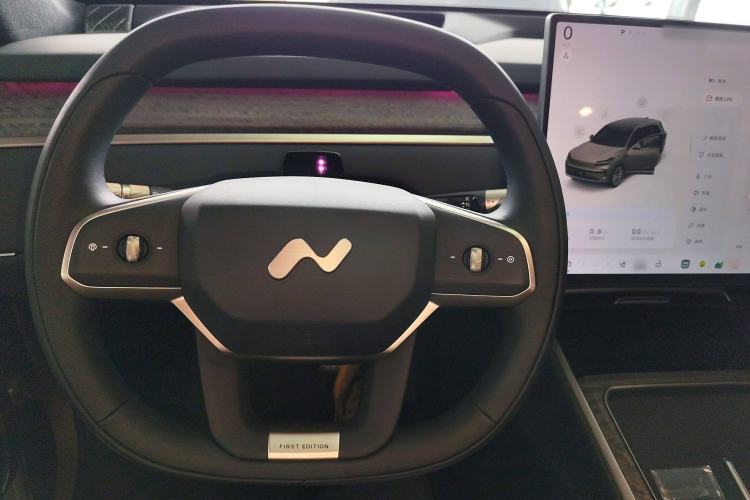 Used ONVO Luxeed L90 2025 Model—Ultra Six-Seater Version Steering Wheel