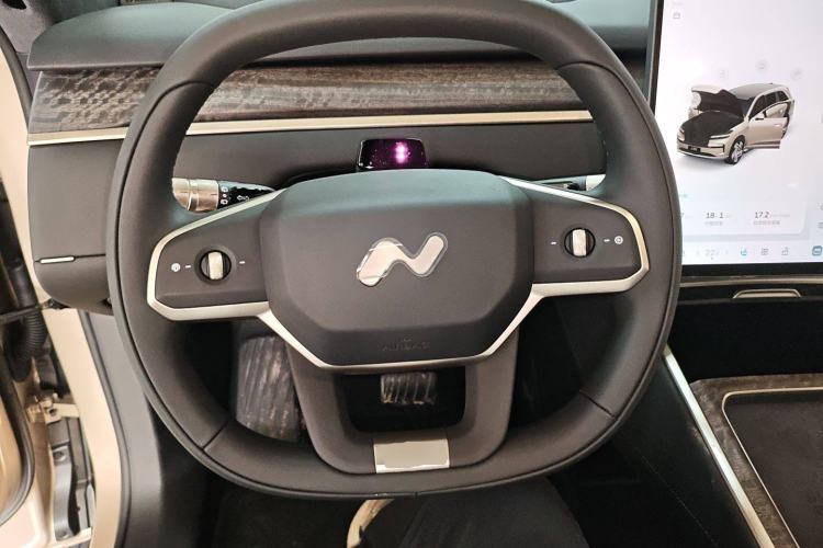 Used ONVO Luxeed L90 2025 Model—Ultra Six-Seater Version Steering Wheel