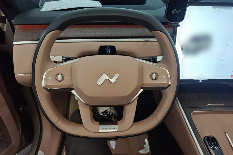 Used ONVO Luxeed L90 2025 Model—Max Six-Seater Version Steering Wheel