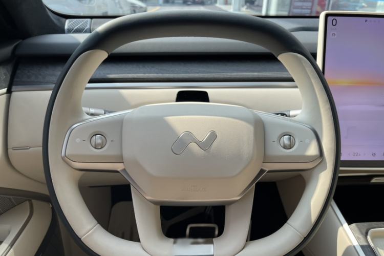 Used ONVO Luxeed L90 2025 Model—Ultra Six-Seater Version Steering Wheel