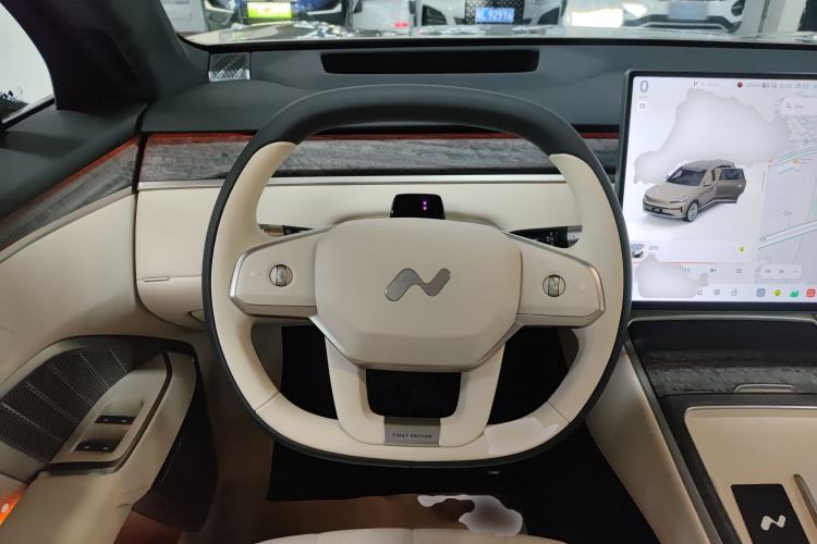 Used ONVO Luxeed L90 2025 Model—Ultra Six-Seater Version Steering Wheel