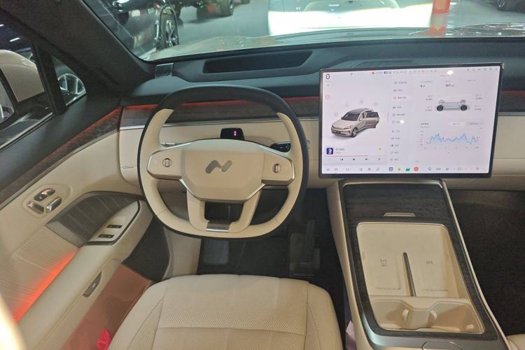 Used ONVO Luxeed L90 2025 Model—Max Six-Seater Version Steering Wheel