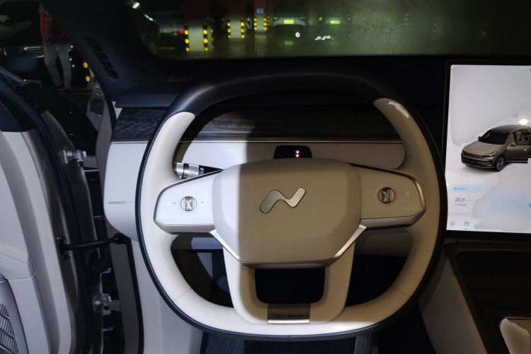 Used ONVO Luxeed L90 2025 Model—Ultra Six-Seater Version Steering Wheel