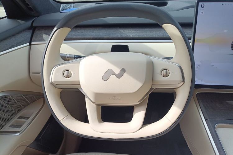 Used ONVO Luxeed L90 2025 Model—Ultra Six-Seater Version Steering Wheel