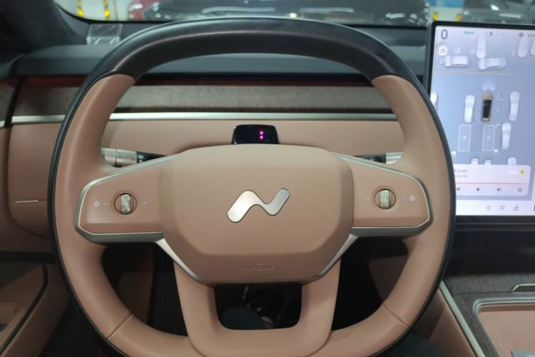 Used ONVO Luxeed L90 2025 Model—Pro Six-Seater Version Steering Wheel