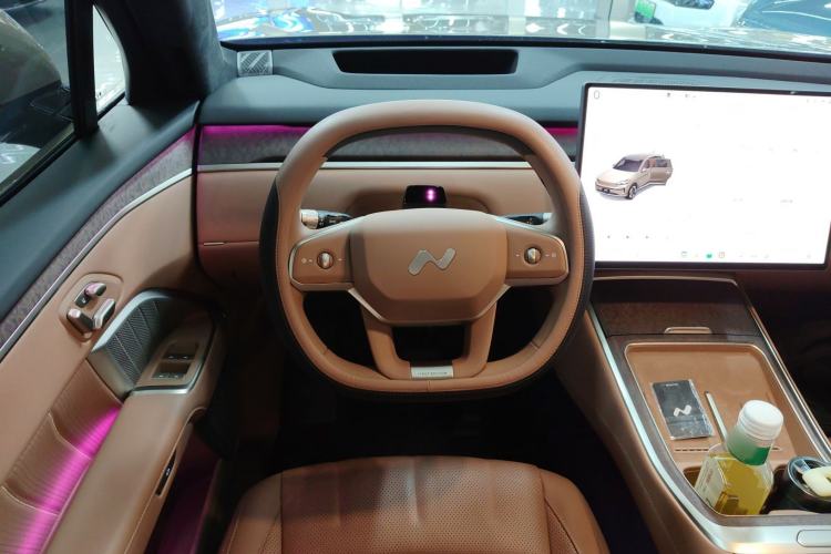 Used ONVO Luxeed L90 2025 Model—Max Six-Seater Version Steering Wheel