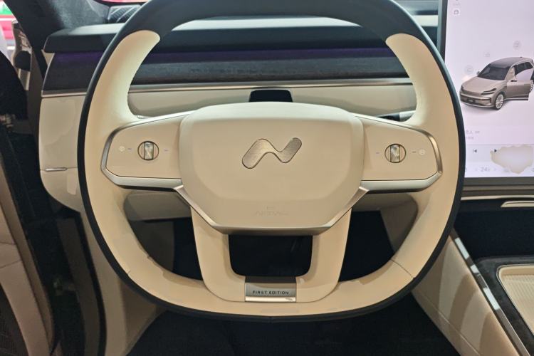 Used ONVO Luxeed L90 2025 Model—Pro Six-Seater Version Steering Wheel