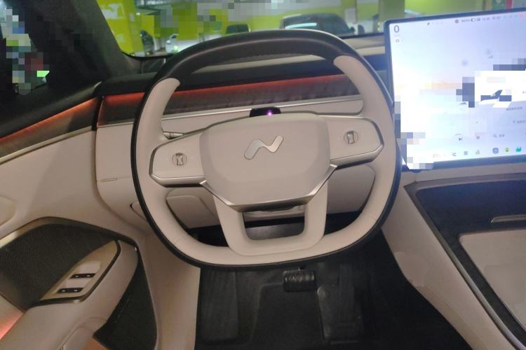 Used ONVO Luxeed L90 2025 Model—Ultra Six-Seater Version Steering Wheel