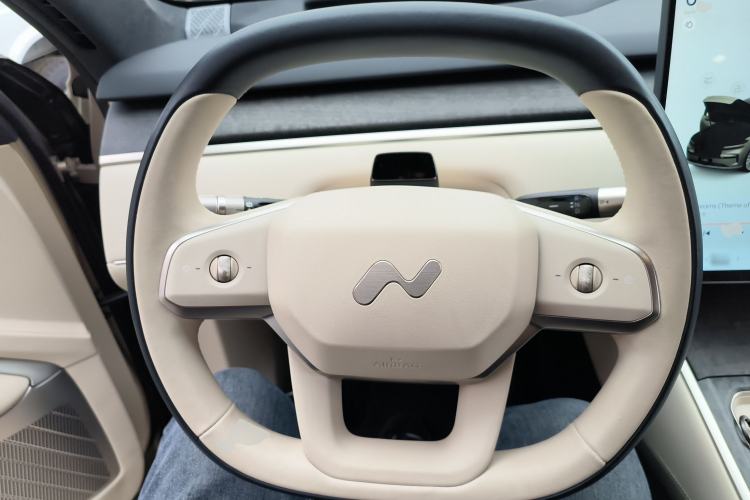 Used ONVO Luxeed L90 2025 Model—Ultra Six-Seater Version Steering Wheel