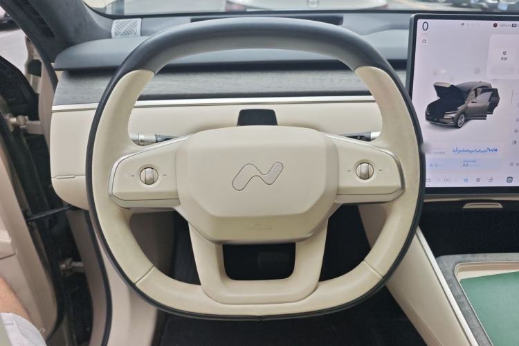 Used ONVO Luxeed L90 2025 Model—Max Six-Seater Version Steering Wheel