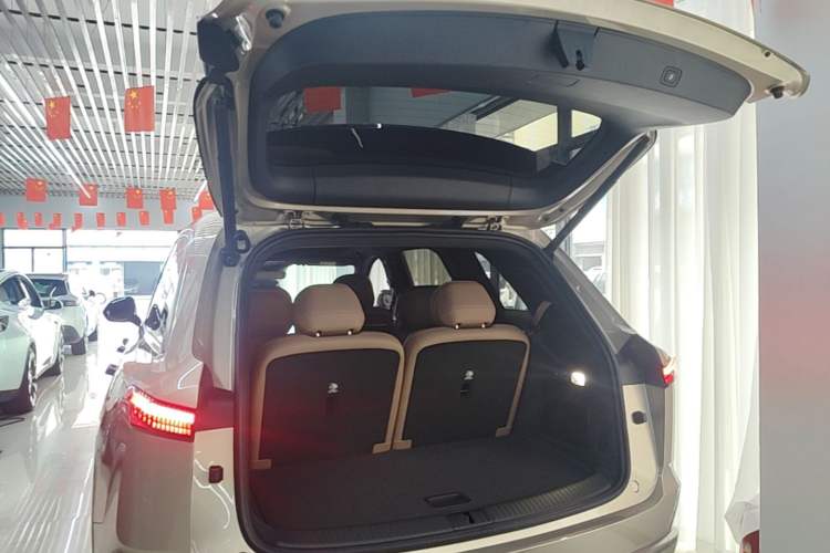 Used ONVO Luxeed L90 2025 Model—Max Six-Seater Version Trunk
