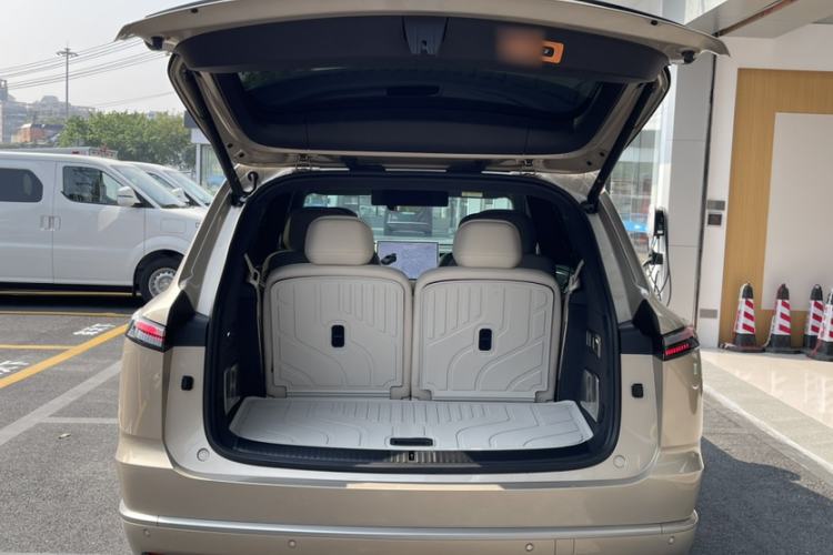 Used ONVO Luxeed L90 2025 Model—Ultra Six-Seater Version Trunk