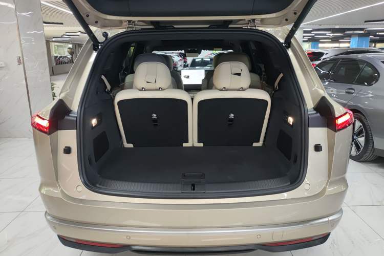 Used ONVO Luxeed L90 2025 Model—Ultra Six-Seater Version Trunk