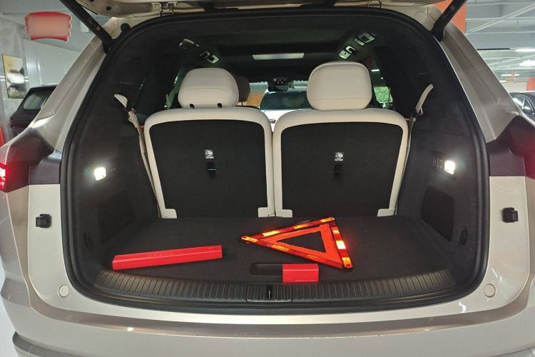 Used ONVO Luxeed L90 2025 Model—Max Six-Seater Version Trunk