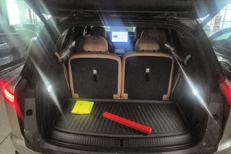 Used ONVO Luxeed L90 2025 Model—Max Six-Seater Version Trunk