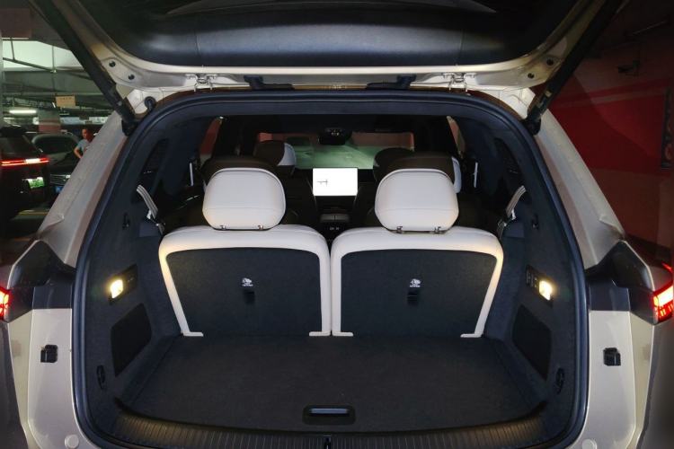 Used ONVO Luxeed L90 2025 Model—Ultra Six-Seater Version Trunk